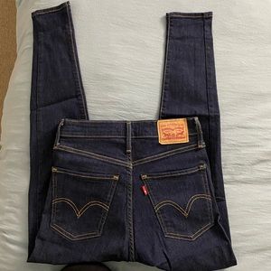 Women’s Levi’s mile high super skinny in size 27